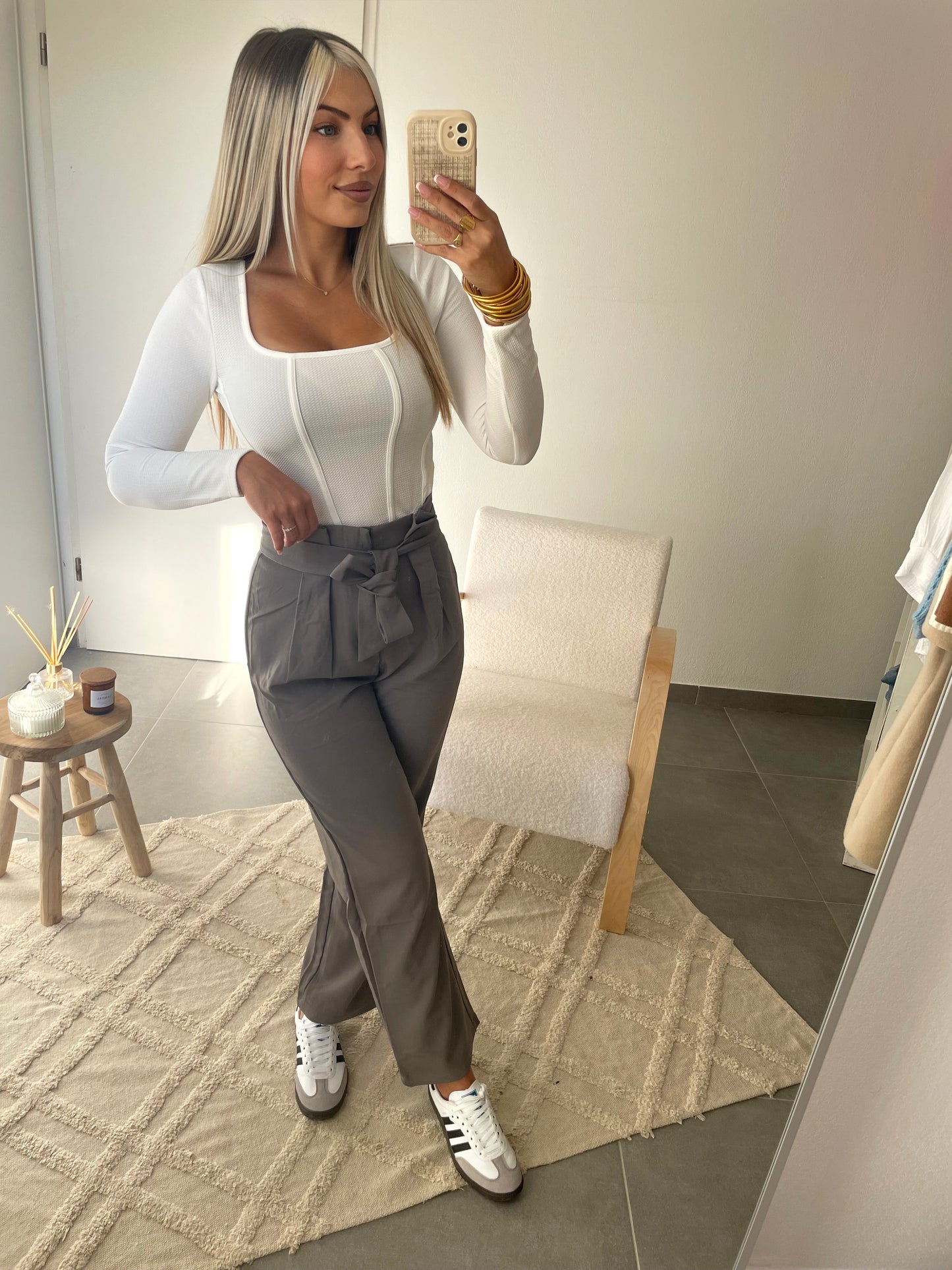 PANTALON COUPE CAROTTE - GRIS