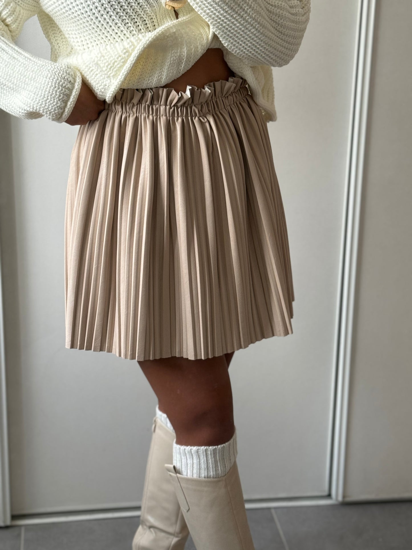 JUPE SIMILI CUIR DRAPÉ - BEIGE
