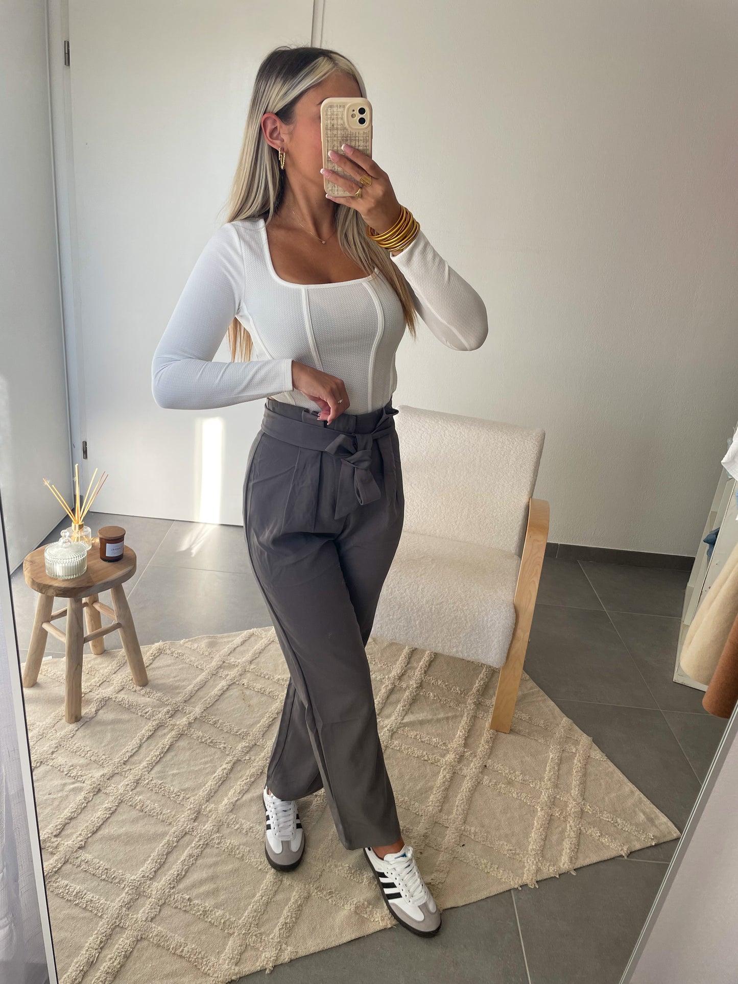 PANTALON COUPE CAROTTE - GRIS