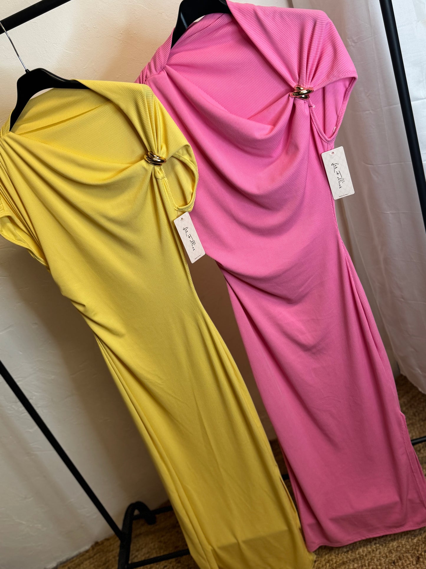 ROBE KIERA - LONGUE FENDUE DÉTAIL DORÉ - JAUNE