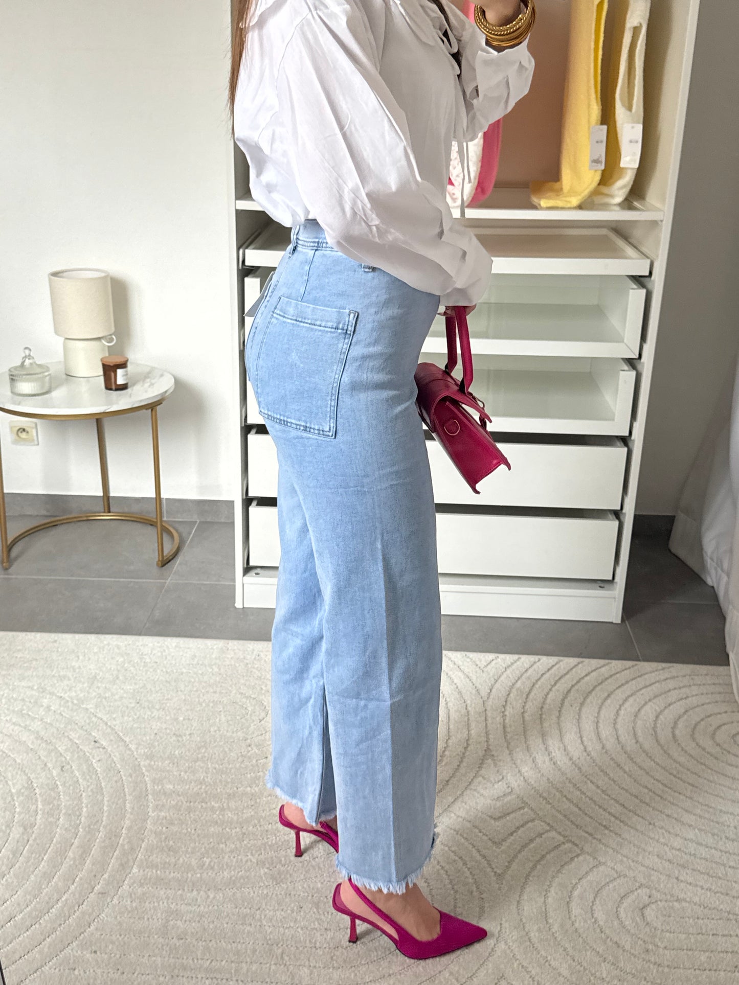 JEANS COUPE DROITE EFFILOCHÉE